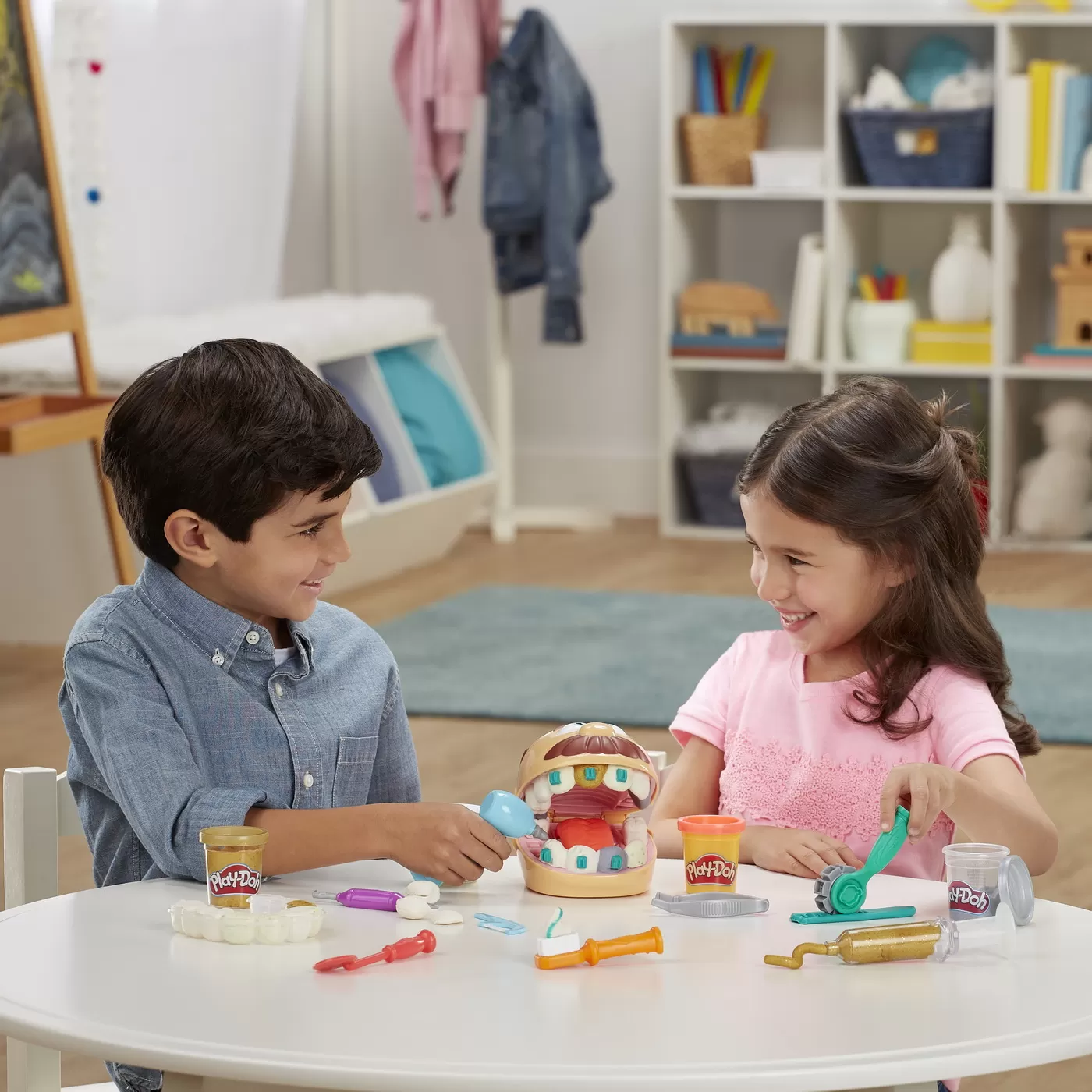 Set Doctor Dentist cu Accesorii si Dinti Colorati, Plastilina si Forme Modelaj Play-Doh, varsta de la 3 ani la 12 ani [5]