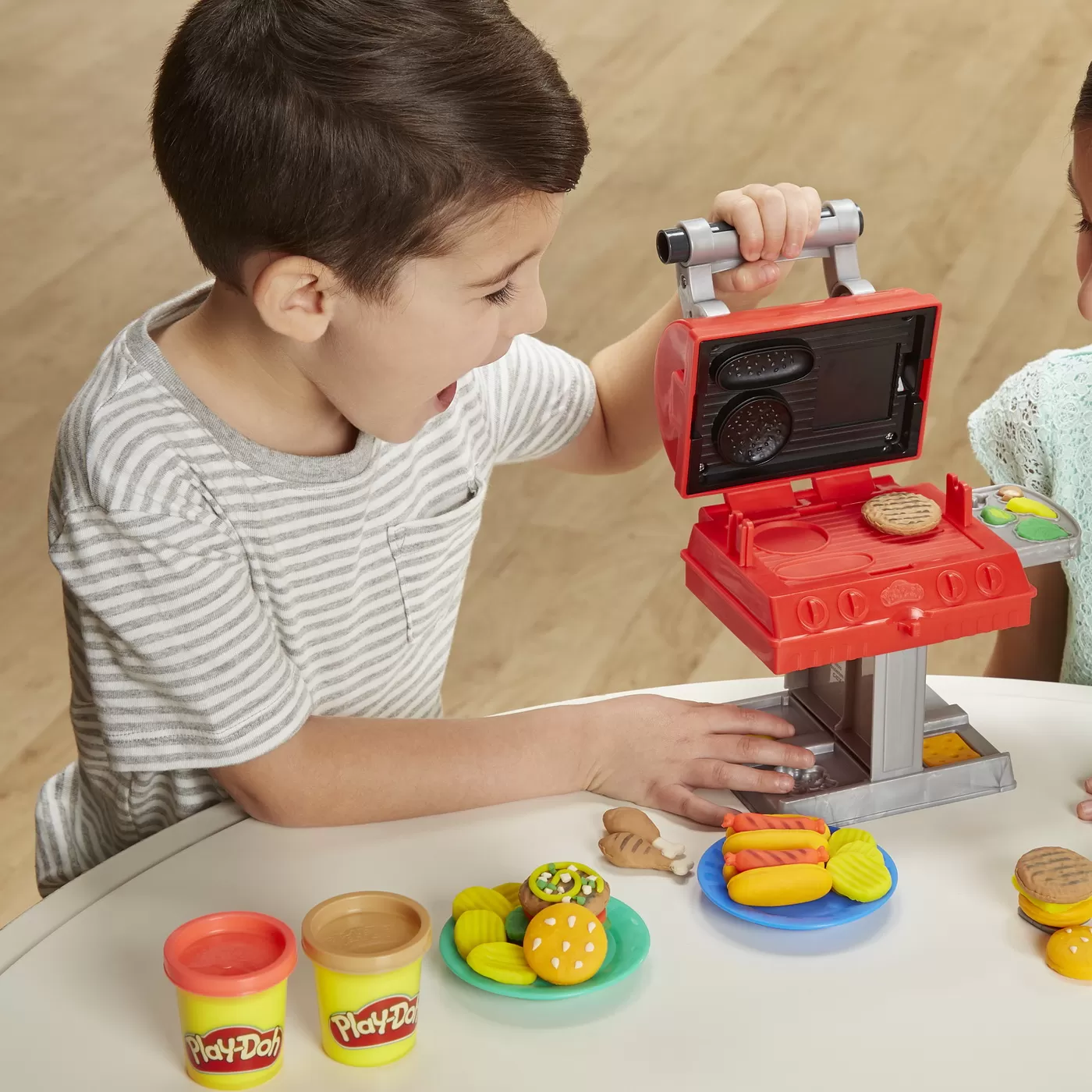 Gratar cu forme si stampile, Set Plastilina cu Accesorii si Forme Modelaj Play-Doh, varsta de la 3 ani la 12 ani [5]