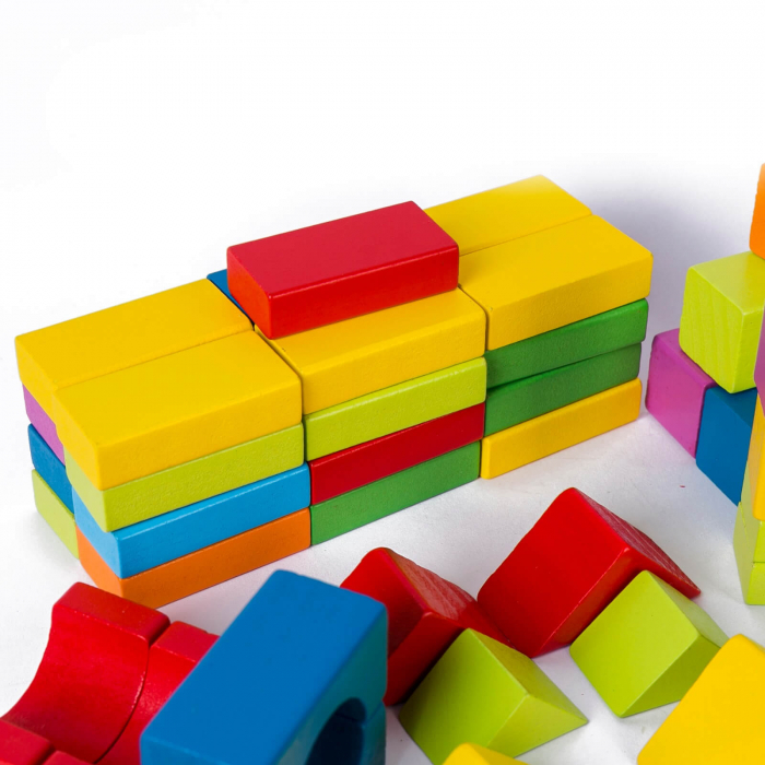 Set cuburi colorate din lemn pentru construit 100 cuburi. [6]