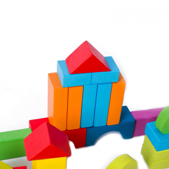 Set cuburi colorate din lemn pentru construit 100 cuburi. [4]