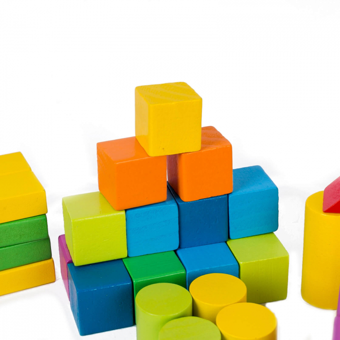 Set cuburi colorate din lemn pentru construit 100 cuburi. [3]