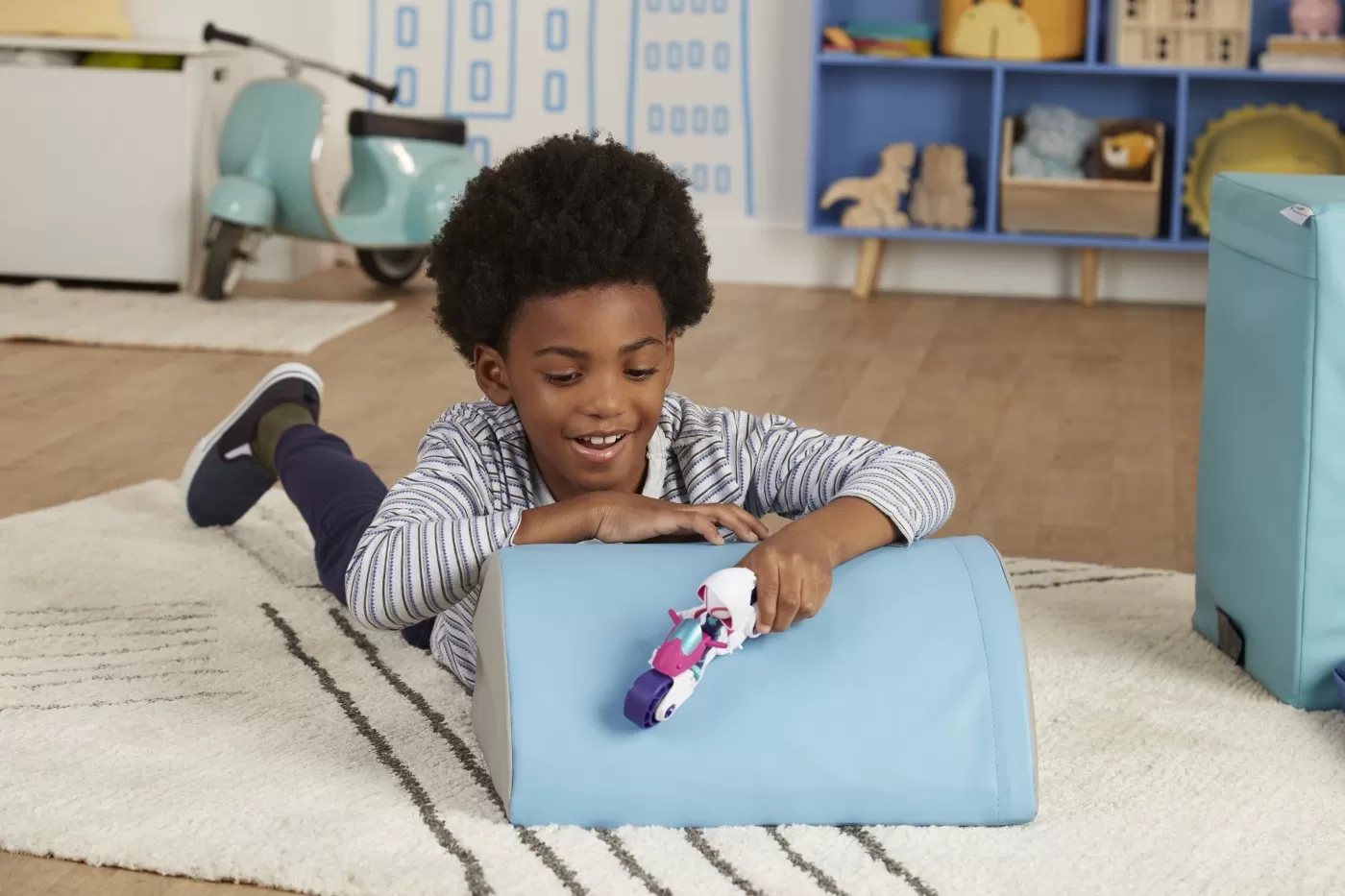 Spidey prietenii extraordinari set motocicleta si figurina ghost spider 10cm, copii 3 ani-7 ani [4]