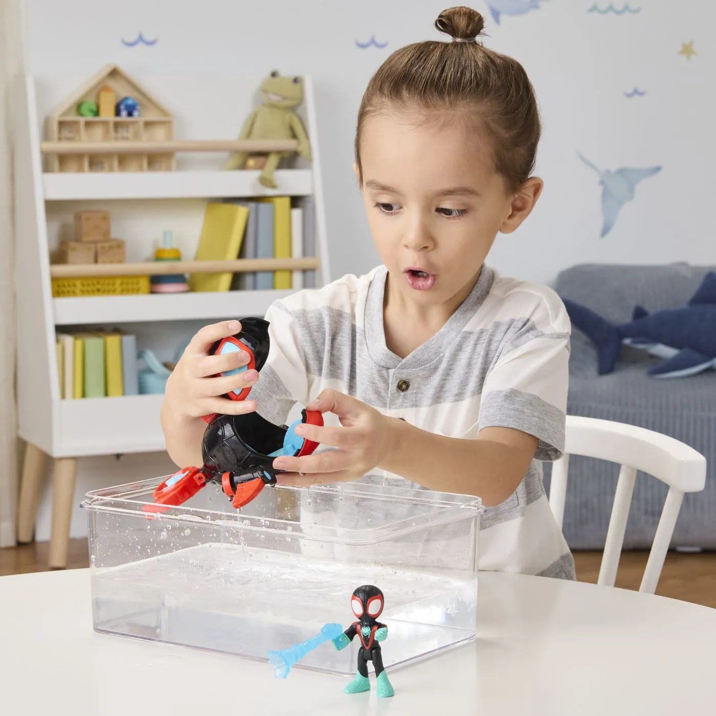 Spidey si prietenii lui uimitori marvel set figurina 7.6cm si submarinul delfin, copii 3 ani-7 ani [5]