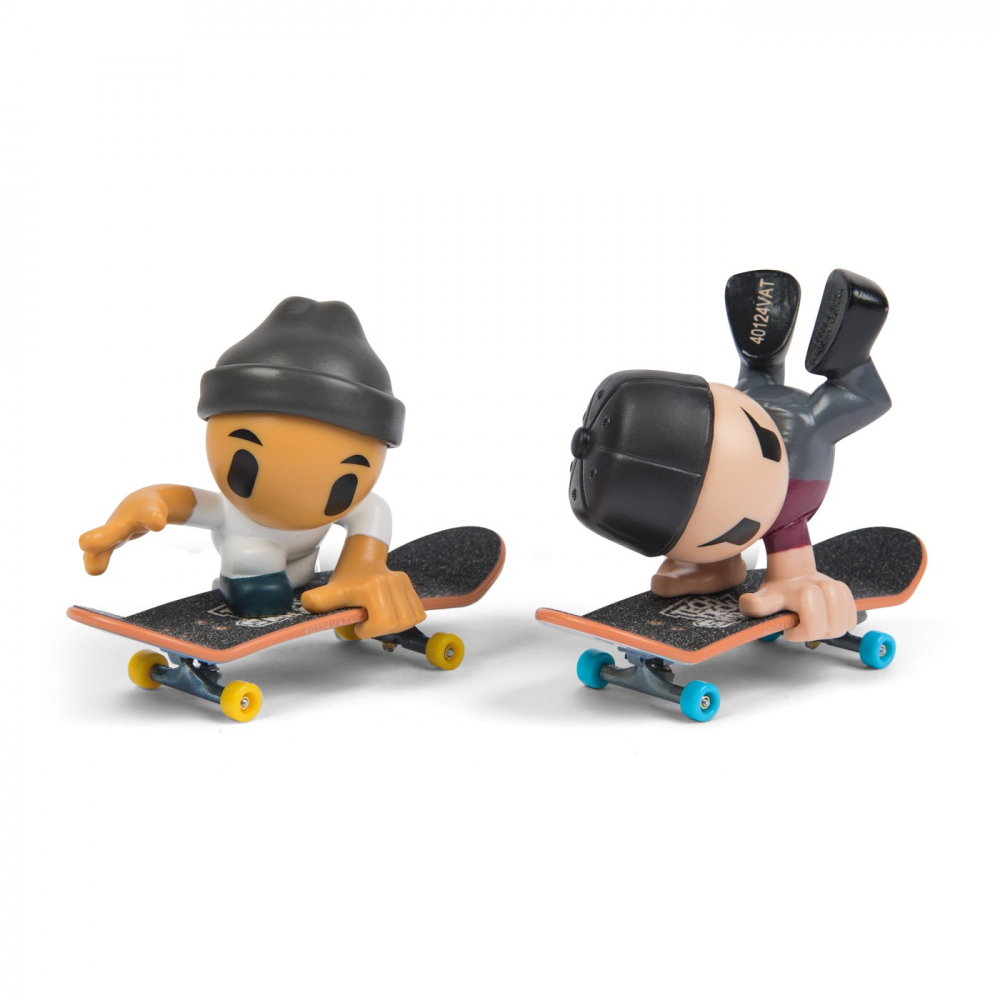 Tech dech sk8 crew pachet 2 seturi placa si figurina 9.6cm sapca neagra si casca neagra, varsta de la 5 ani la 12 ani [2]