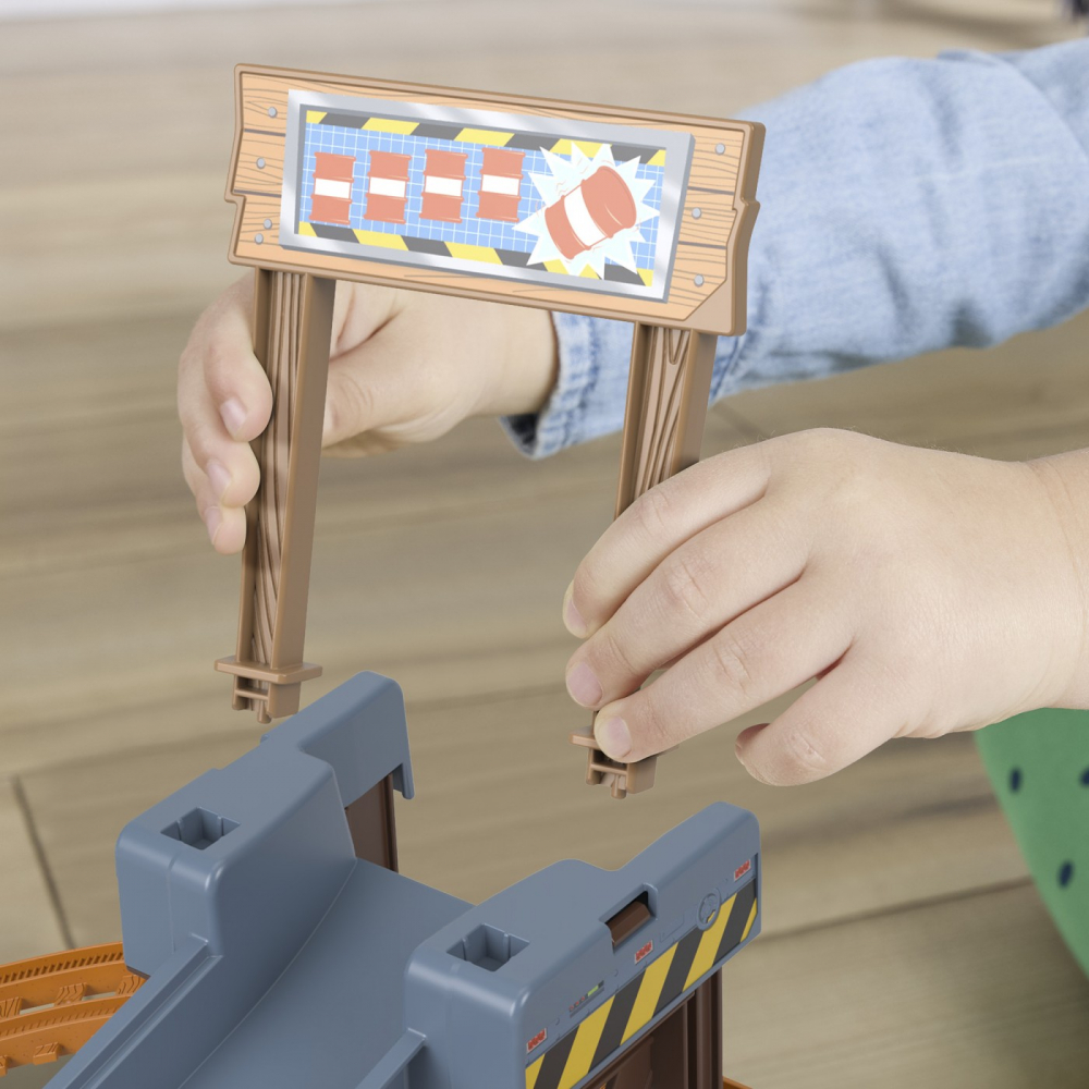 Thomas set de constructie ridica si incarca marfa cu diesel, varsta de la 3 ani la 7 ani [4]