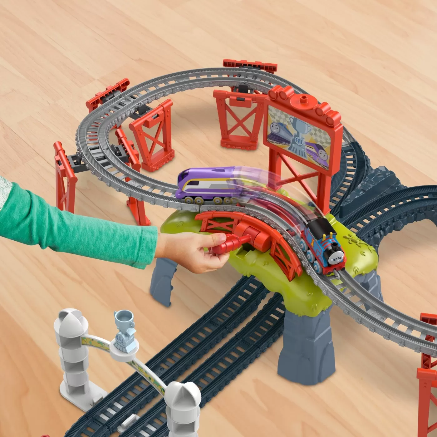 Thomas set de joaca motorizat cursa sodor, varsta de la 3 ani la 7 ani [8]