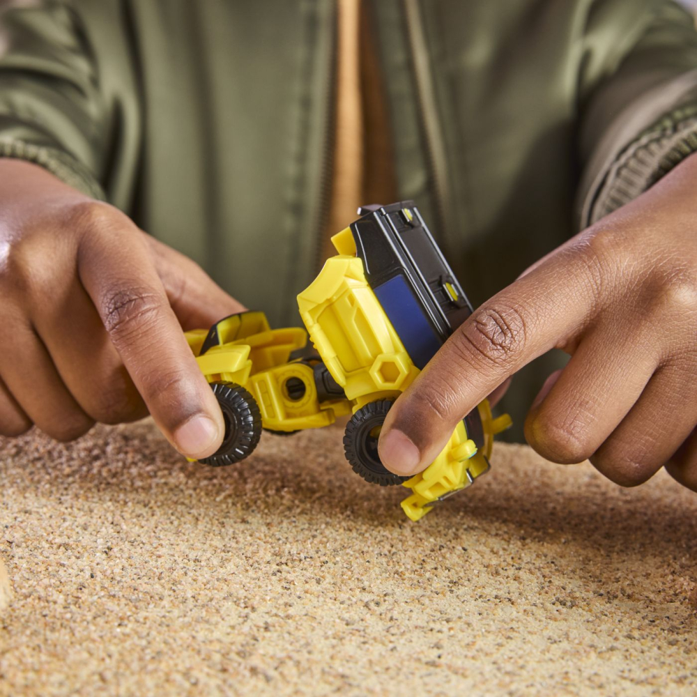 Transformers cyberworld robot bumblebee convertibil 10cm [6]