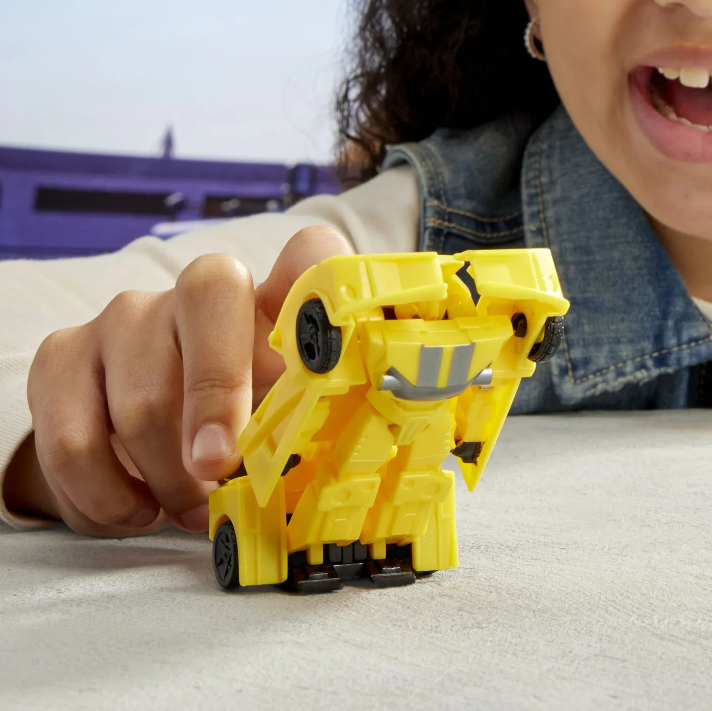 Transformers earthspark figurina bumblebee 1 step smash to change, copii varsta 6 ani pana la 10 ani [6]
