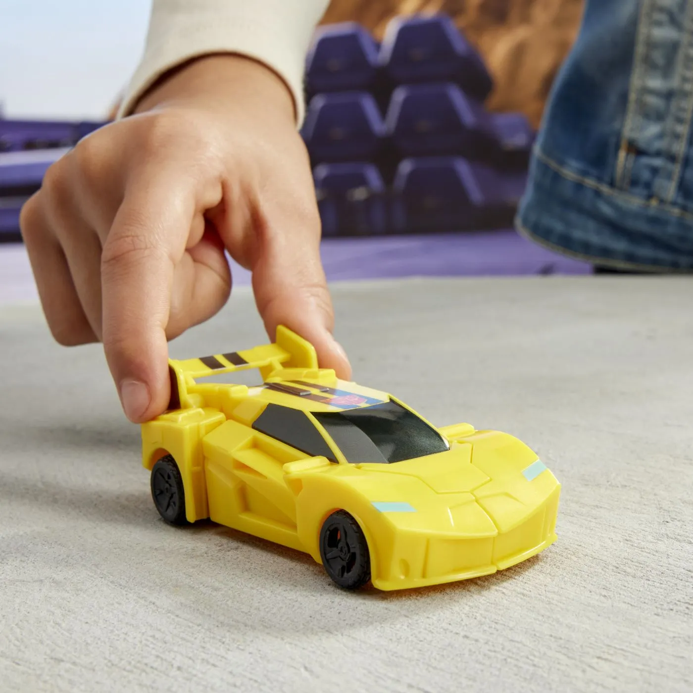 Transformers earthspark figurina bumblebee 1 step smash to change, copii varsta 6 ani pana la 10 ani [5]
