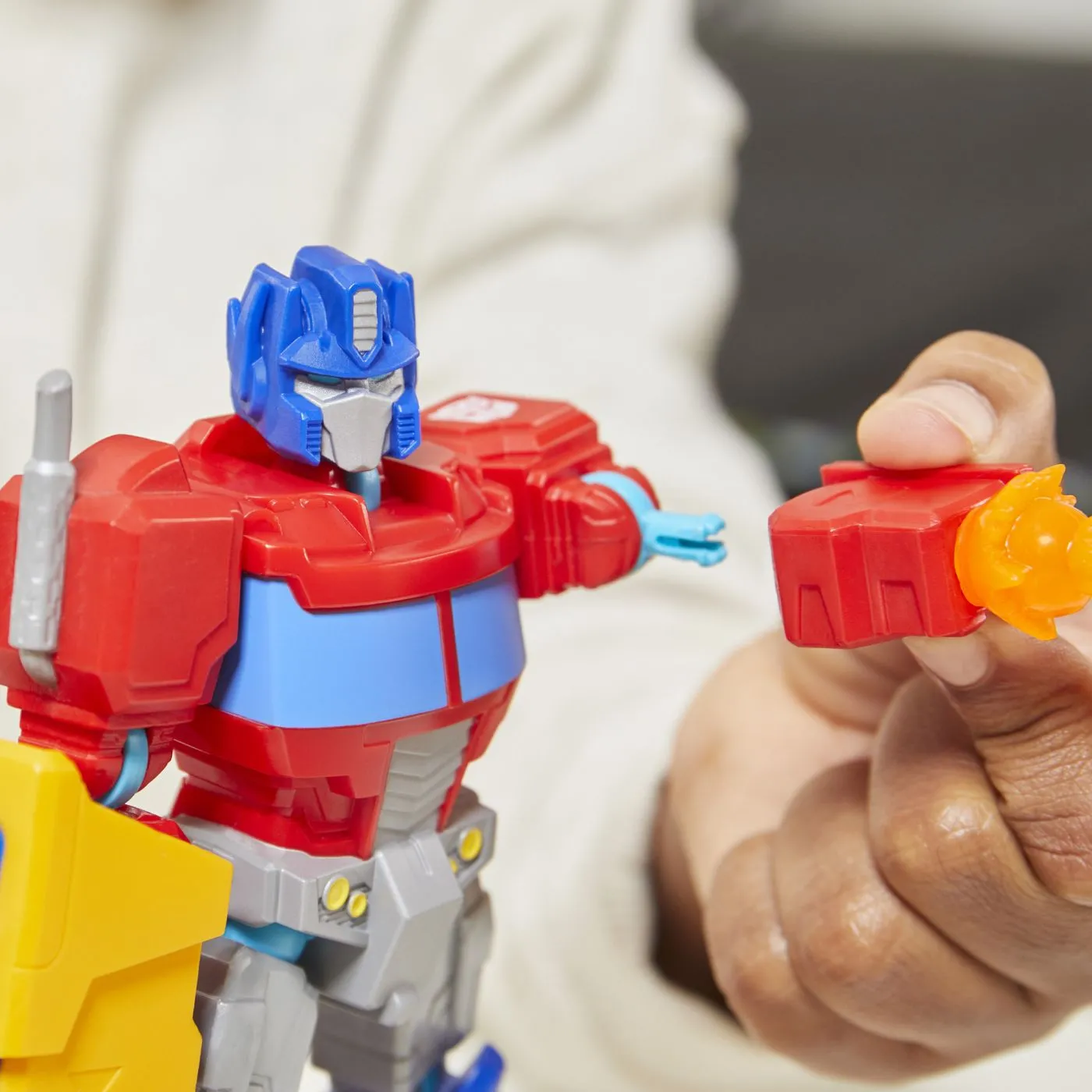 Transformers mix mashers set figurina optimus prime 12cm si accesorii, copii 4 ani pana la 8 ani [8]