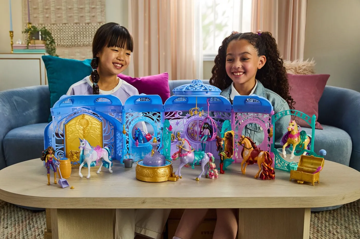 Unicorn academy set de joaca fantana si grajd starglow si unicornul wildstar, copii 4 ani-8 ani [3]