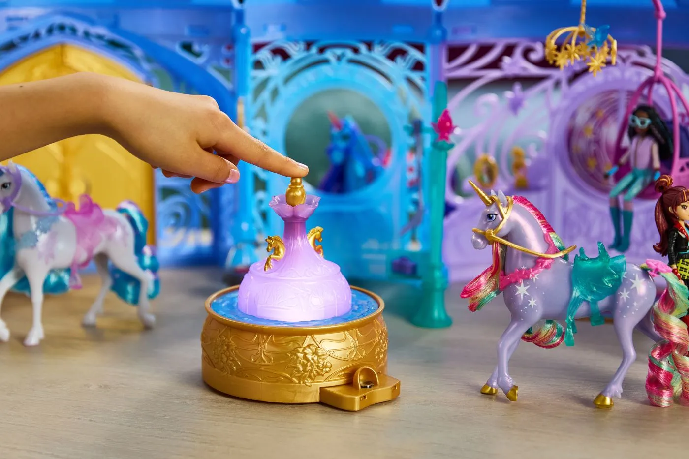 Unicorn academy set de joaca fantana si grajd starglow si unicornul wildstar, copii 4 ani-8 ani [5]