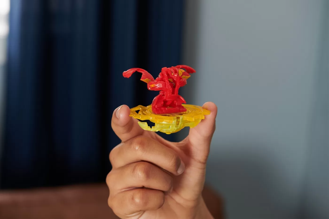 Bakugan set special attack dragonoid, varsta de la 6 ani la 13 ani [7]