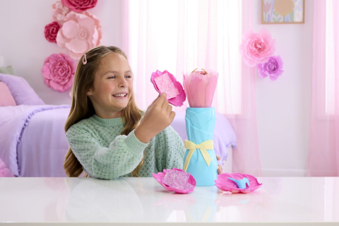 Barbie petal pop set papusa barbie lalea roz si accesorii [2]