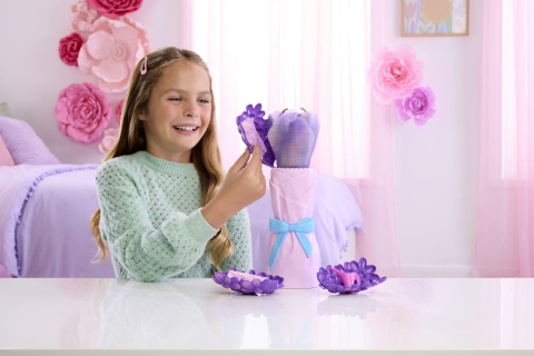 Barbie petal pop set papusa barbie margareta mov si accesorii [4]