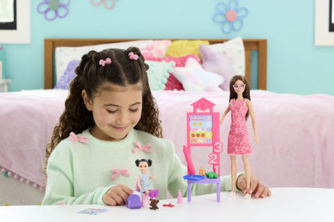 Barbie set de joaca papusa barbie bruneta cu rochie roz face cariera profesoara copii 3 ani - 7 ani [3]