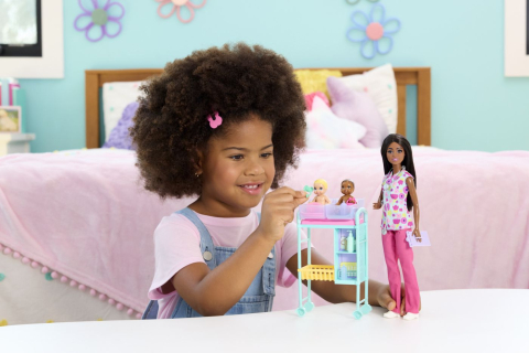 Barbie set de joaca papusa barbie bruneta face cariera medic pediatru copii varsta 3 ani - 7 ani [3]
