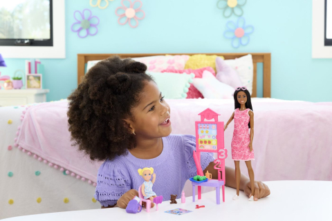Barbie set de joaca papusa barbie bruneta mulatra face cariera profesoara copii 3 ani - 7 ani [3]