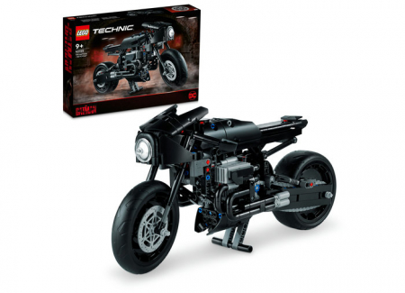LEGO® - BATMAN – BATCYCLE™, varsta de la 9 ani la +15 ani