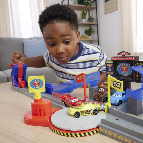 Cars set de joaca pista de curse piston cup cu masinuta inclusa copii varsta 4 ani - 9 ani [5]