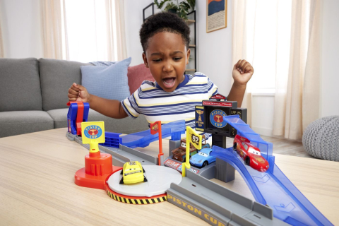 Cars set de joaca pista de curse piston cup cu masinuta inclusa copii varsta 4 ani - 9 ani [4]