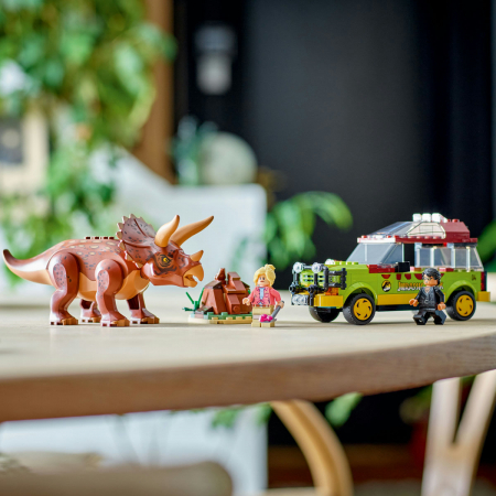 Cercetarea dinozaurului Triceratops, varsta de la 8 ani la 12 ani [4]
