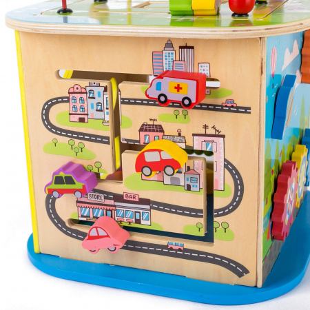 Cub educativ din lemn cu labirint cu masinute si roti zimtate. [6]