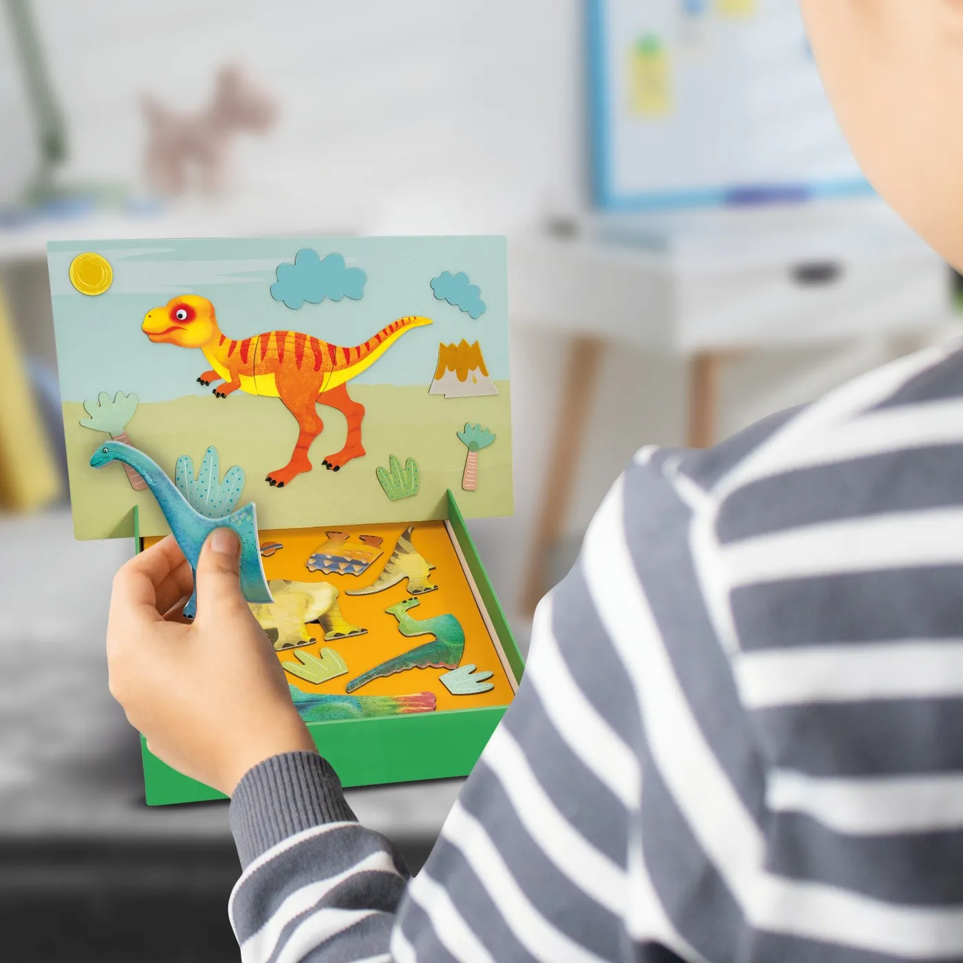 Cutie magnetica dinozauri, varsta de la 3 ani la 7 ani [5]