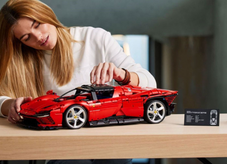 Ferrari Daytona SP3, varsta de la 14 ani la +15 ani [7]