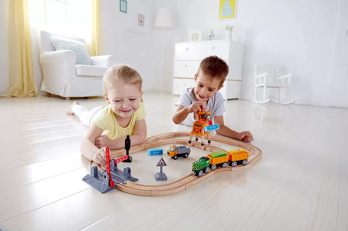 Hape tren de marfa cu macara, varsta de la 3 ani la 10 ani [2]
