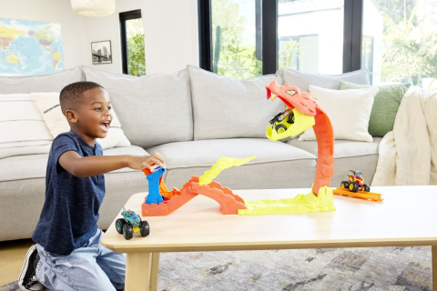 Hot wheels monster truck set de joaca pista invinge sarpele urias cu masinuta bone shaker inclusa [3]