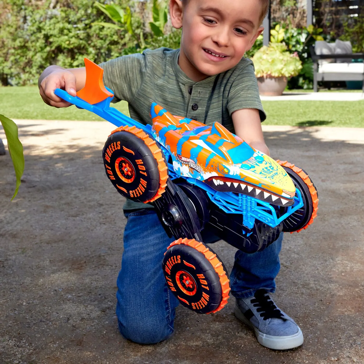 Hot wheels monster truck sharks vs dinos masina cu telecomanda tiger shark climber, copii 5 -9 ani [2]