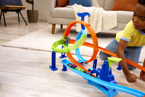 Hot wheels stunt tracks pista ciclon de lansarea rapida cu masinuta inclusa [7]