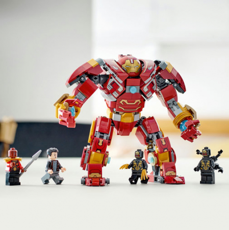 Hulkbuster: Batalia din Wakanda, varsta de la 8 ani la +15 ani [7]