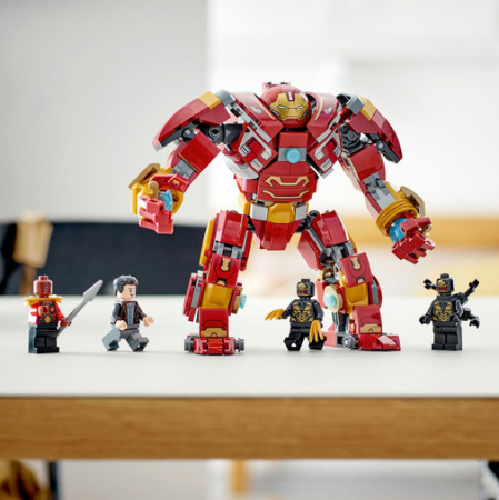 Hulkbuster: Batalia din Wakanda, varsta de la 8 ani la +15 ani [5]