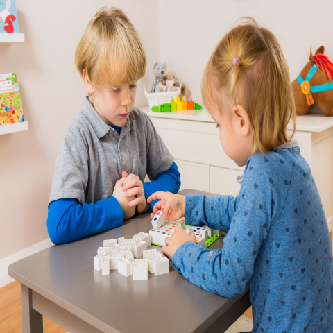 Joc 2 in 1 Potriveste 4 & Domino curcubeu Hubelino (71 piese), copii varsta 4 ani+,6 ani+ [2]