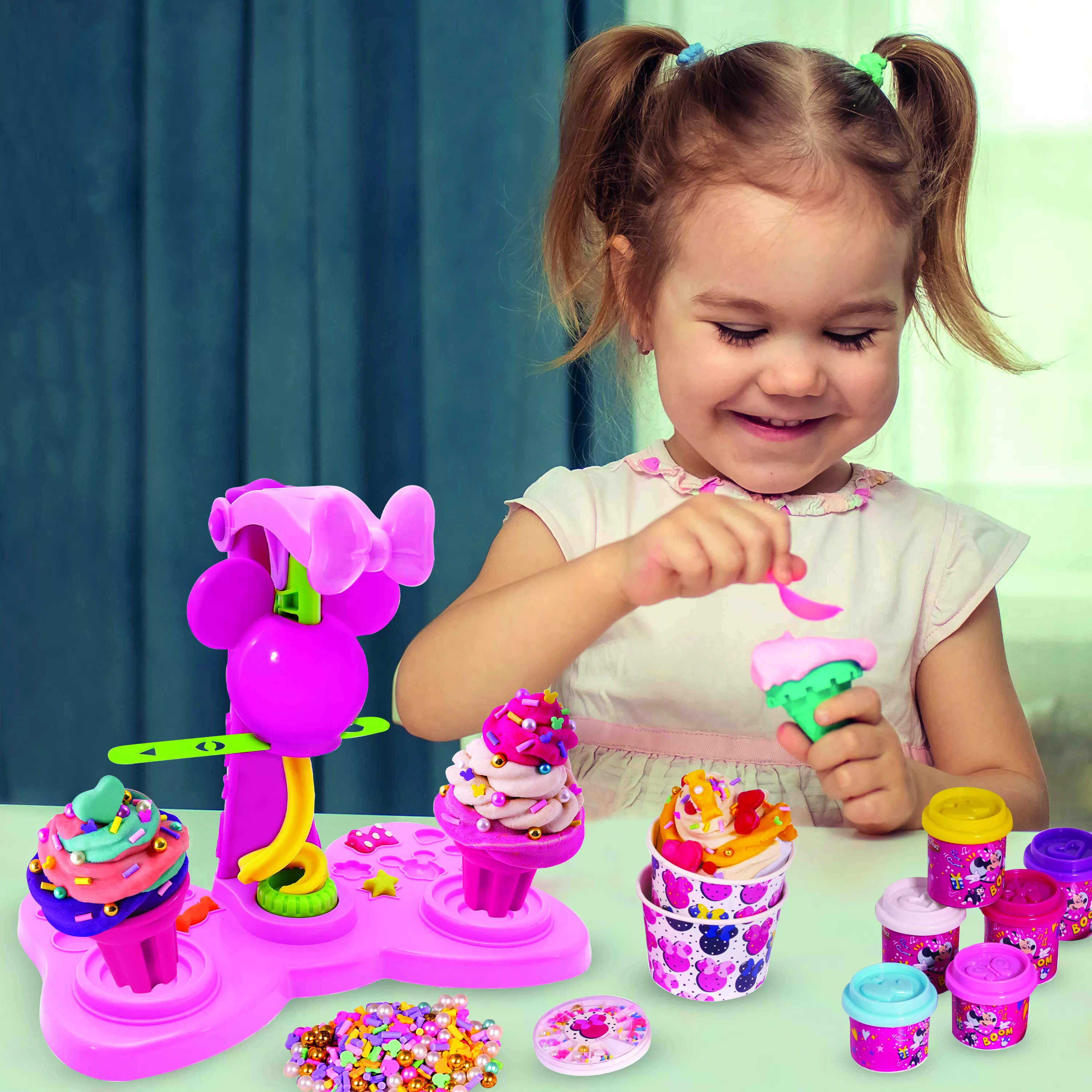 Masina de inghetata de plastilina, Minnie Mouse, cu decoratiuni colorate, 3 ani+, varsta de la 3 ani la 6 ani [2]