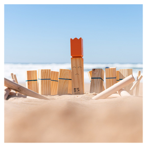 Kubb, joc de actiune si indemanare, copii varsta 8+ ani [1]