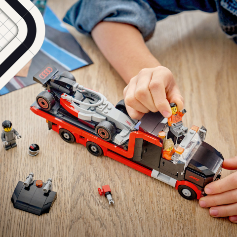  LEGO City  Camion de prezentare F1® cu mașină de curse Audi F1 varsta  7 + ani [6]