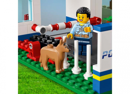 LEGO City: Sectie de politie 60316, 6 ani+, 668 piese, varsta de la 6 ani la 12 ani [6]