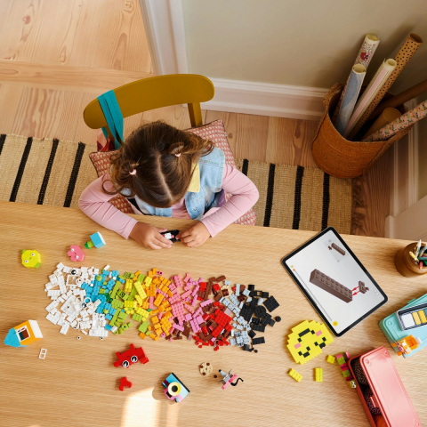 Lego classic cutia creativitatii si a veseliei 11042, varsta de la 5 ani la 7 ani [3]
