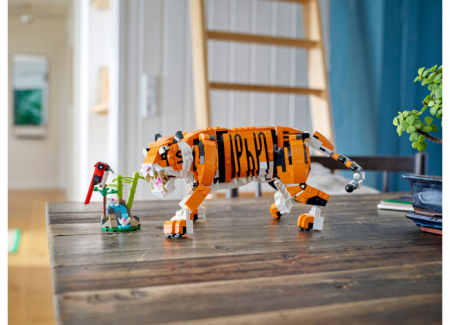 Lego creator Tigru maiestuos, varsta de la 9 ani la +15 ani [9]