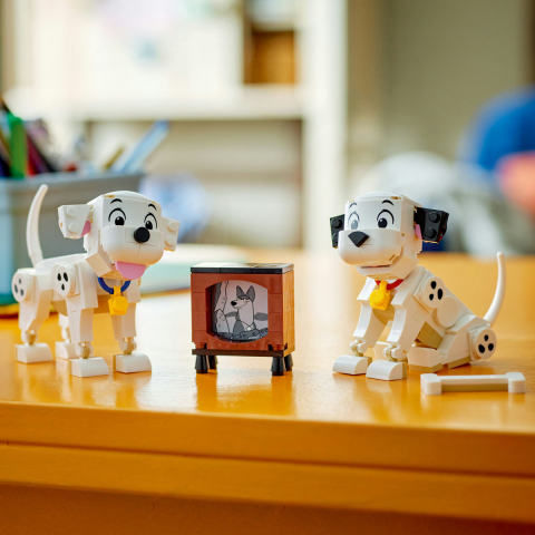  LEGO Disney Căţeluşii Lucky şi Penny din 101 dalmaţieni pentru copii cu varsta de 6 + ani [7]