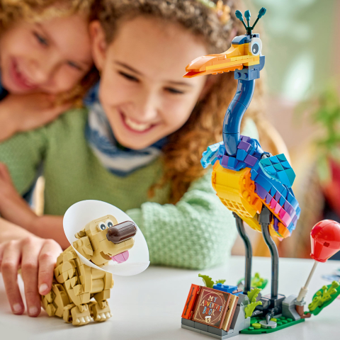  LEGO Disney  Kevin și Dug varsta  9 + ani [6]
