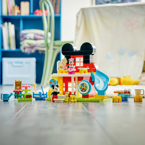  LEGO DUPLO  Clubul lui Mickey Mouse cu Minnie și Pluto varsta  2 + ani [9]