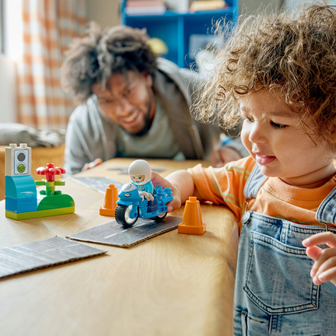 LEGO DUPLO  Motocicletă albastră de poliție copii cu varsta 2 + ani [3]