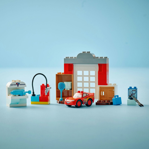  LEGO DUPLO Vizita lui McQueen la garajul lui Doc pentru copii cu varsta de 2 + ani [4]