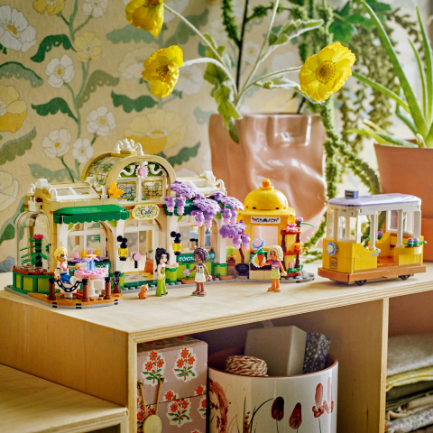  LEGO Friends Cafenea cu multe plante şi florărie pentru copii cu varsta de 9 + ani [7]
