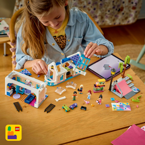  LEGO Friends  Casa familiei lui Liann copii cu varsta 7 + ani [5]