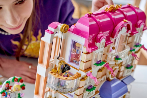Lego friends grand hotel din orasul heartlake 42704 varsta 9 ani -13 ani [5]